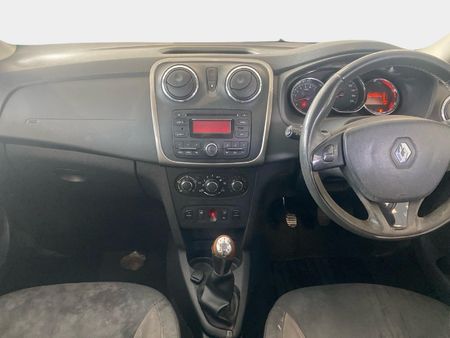 2016-Renault-Sandero-900T-Stepway_10