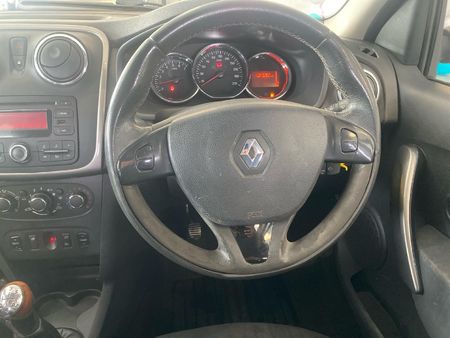 2016-Renault-Sandero-900T-Stepway_14