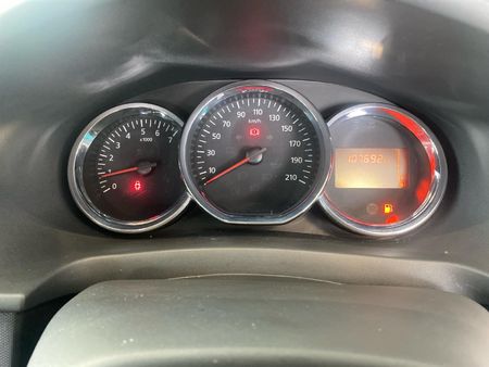 2016-Renault-Sandero-900T-Stepway_15