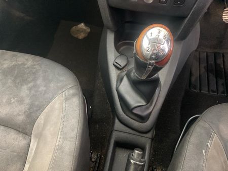 2016-Renault-Sandero-900T-Stepway_16