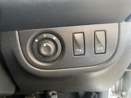 2016-Renault-Sandero-900T-Stepway_20