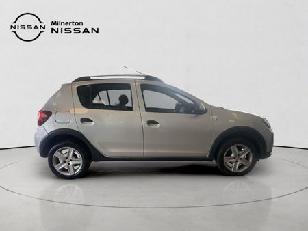 2016-Renault-Sandero-900T-Stepway_2