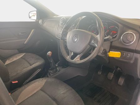 2016-Renault-Sandero-900T-Stepway_7