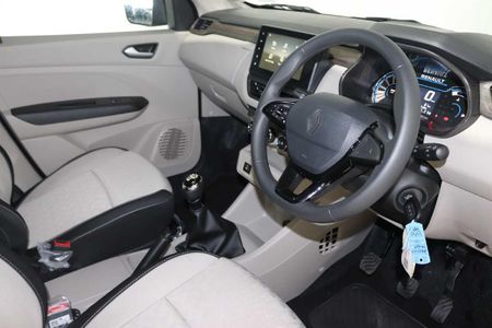 2026-Renault-Triber-10-Techno_9