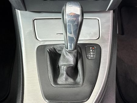 2013-BMW-3-Series-320i-Coupe-Auto_9