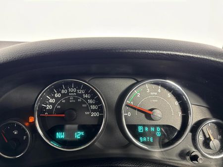 2014-Jeep-Wrangler-36-V6-Sahara-2-dr-Auto_2