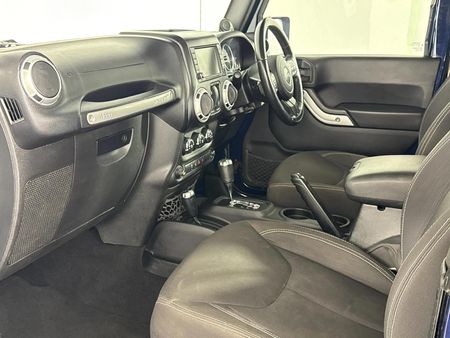2014-Jeep-Wrangler-36-V6-Sahara-2-dr-Auto_7