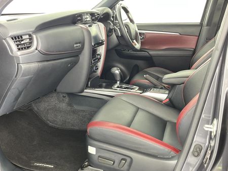 2023-Toyota-Fortuner-28-GD-6-4x4-Auto_8