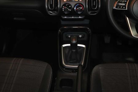 2025-Kia-Sonet-15-LS_7