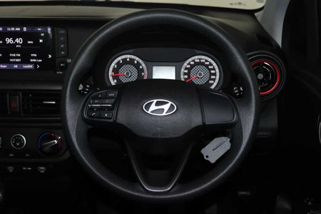 2025-Hyundai-Grand-i10-10-Motion_9