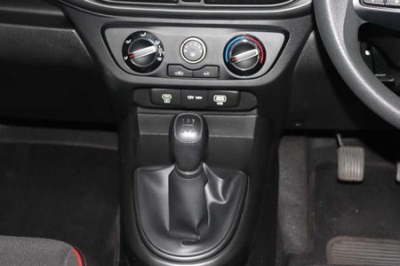 2025-Hyundai-Grand-i10-10-Motion_11