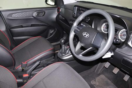2025-Hyundai-Grand-i10-10-Motion_7