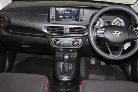 2025-Hyundai-Grand-i10-10-Motion_8