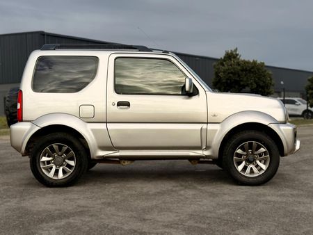 2018-Suzuki-Jimny-13_6