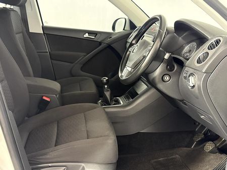 2010-Volkswagen-Tiguan-14-TSI-Track-Field-4Motion_9