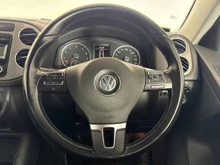 2010-Volkswagen-Tiguan-14-TSI-Track-Field-4Motion_12
