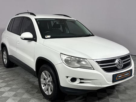 2010-Volkswagen-Tiguan-14-TSI-Track-Field-4Motion_16