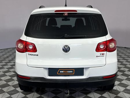 2010-Volkswagen-Tiguan-14-TSI-Track-Field-4Motion_18