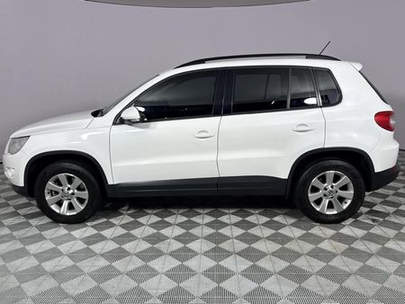 2010-Volkswagen-Tiguan-14-TSI-Track-Field-4Motion_19