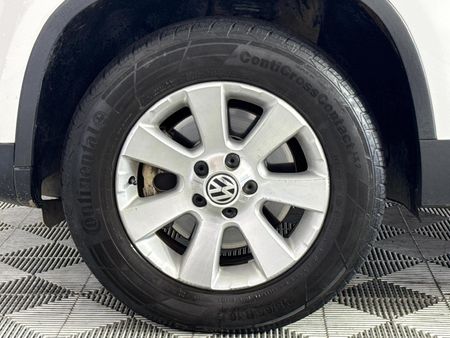 2010-Volkswagen-Tiguan-14-TSI-Track-Field-4Motion_4