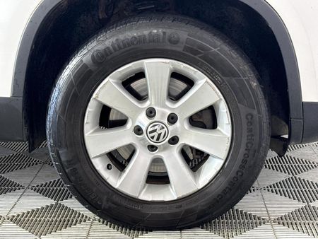 2010-Volkswagen-Tiguan-14-TSI-Track-Field-4Motion_5