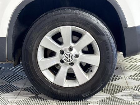 2010-Volkswagen-Tiguan-14-TSI-Track-Field-4Motion_6