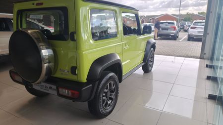 2023-Suzuki-Jimny-15-GLX_3
