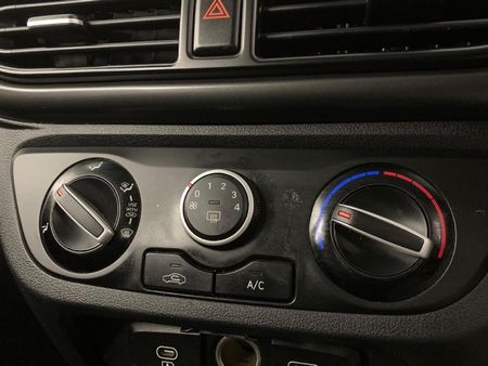 2024-Hyundai-Grand-i10-10-Motion_15