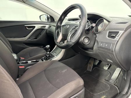 2014-Hyundai-Elantra-18-GLS-Executive_9