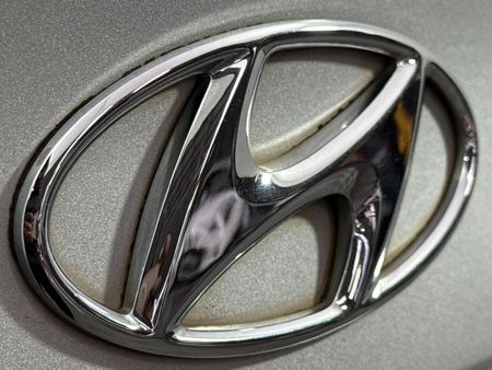 2014-Hyundai-Elantra-18-GLS-Executive_11