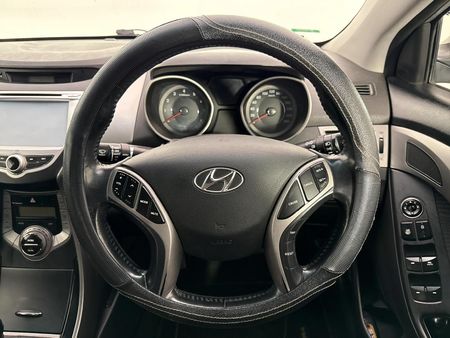 2014-Hyundai-Elantra-18-GLS-Executive_12