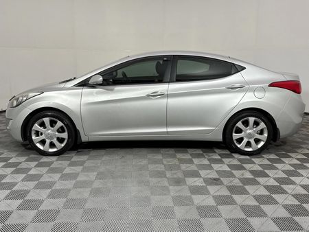 2014-Hyundai-Elantra-18-GLS-Executive_19