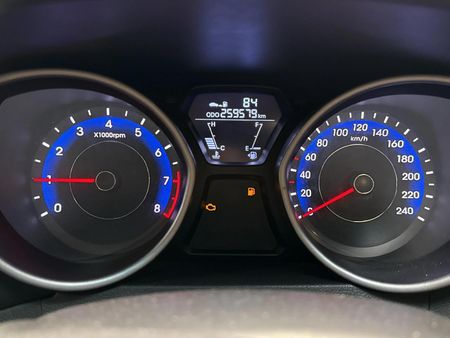 2014-Hyundai-Elantra-18-GLS-Executive_2