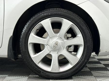 2014-Hyundai-Elantra-18-GLS-Executive_4