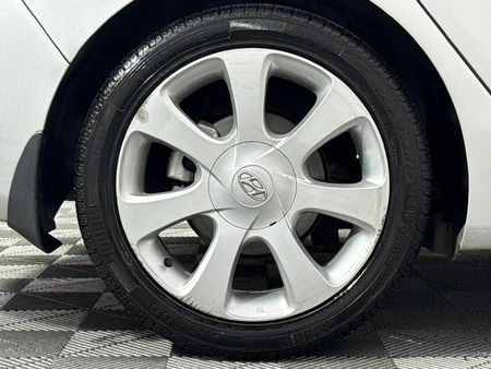 2014-Hyundai-Elantra-18-GLS-Executive_6