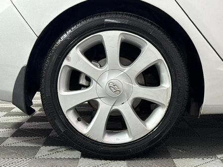 2014-Hyundai-Elantra-18-GLS-Executive_7