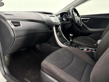 2014-Hyundai-Elantra-18-GLS-Executive_8