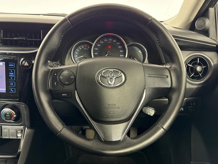 2022-Toyota-Corolla-Quest-18-Prestige_11