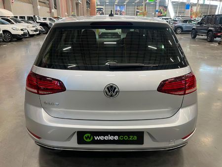 2018-Volkswagen-Golf-VII-14-TSI-Comfortline-Auto_3