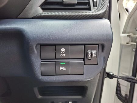 2025-Toyota-Starlet-15-XS-Auto_11