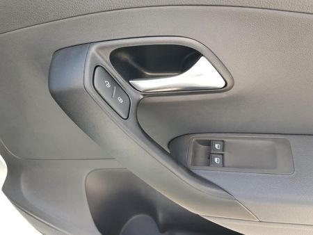 2026-Volkswagen-Polo-Vivo-14-Life_11