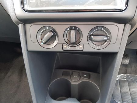 2026-Volkswagen-Polo-Vivo-14-Life_12
