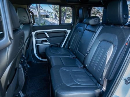 2021-Land-Rover-Defender-110-D240-SE-X-Dynamic-177kW_14
