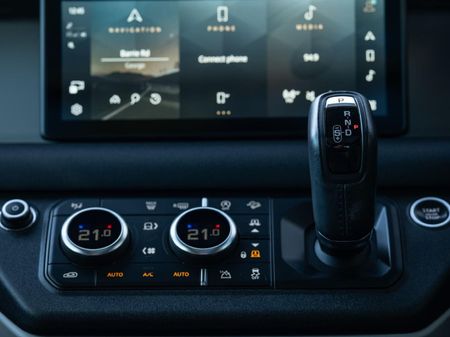 2021-Land-Rover-Defender-110-D240-SE-X-Dynamic-177kW_21