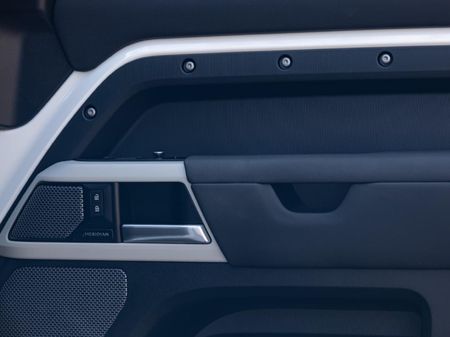 2021-Land-Rover-Defender-110-D240-SE-X-Dynamic-177kW_22