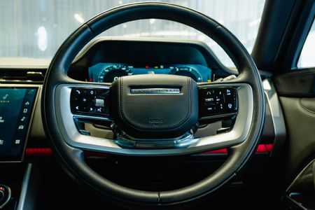 2022-Land-Rover-Range-Rover-30-D-First-Edition_10
