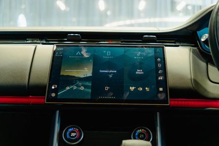 2022-Land-Rover-Range-Rover-30-D-First-Edition_11