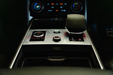 2022-Land-Rover-Range-Rover-30-D-First-Edition_12