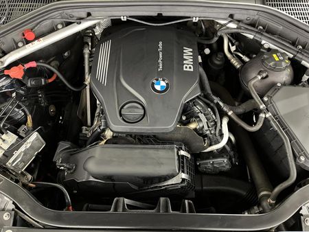 2017-BMW-X4-xDrive20d-M-Sport_12
