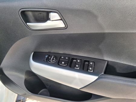 2024-Kia-Picanto-10-Street_9